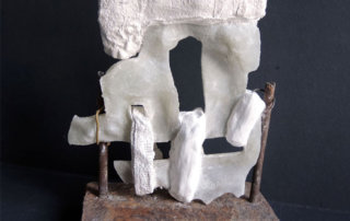 ALEPPO, Glas, Gipsband, rostigege Eisenfunde, 27 cm hoch, 2018
